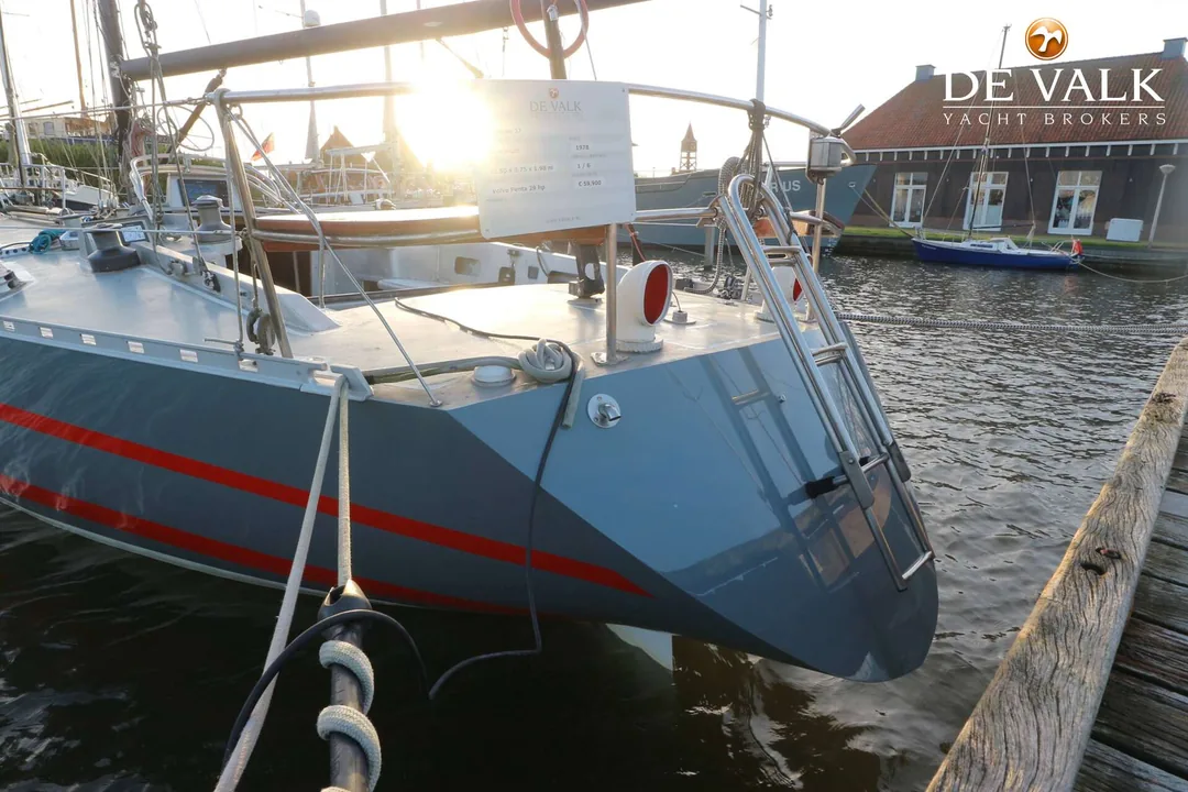 HUISMAN 37 sailing