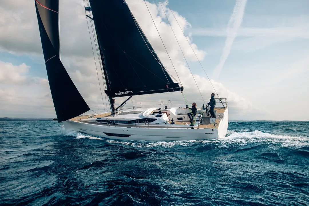 ELAN E6 sailing