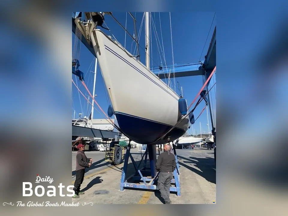 GRAND SOLEIL 35 sailing