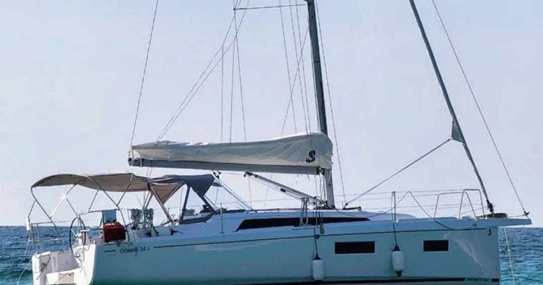 OCEANIS 34 sailing