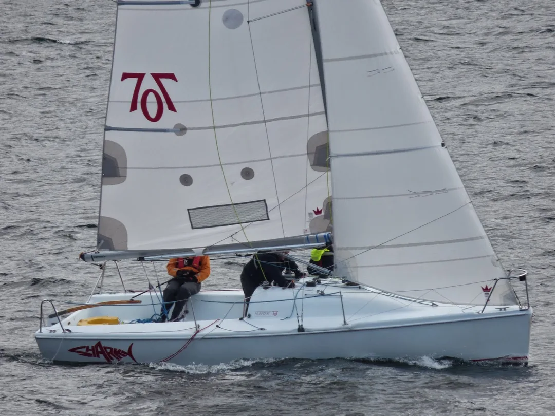 HUNTER 707 sailing