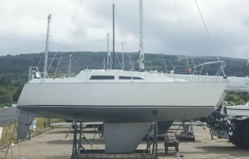 MOODY 28 sailing