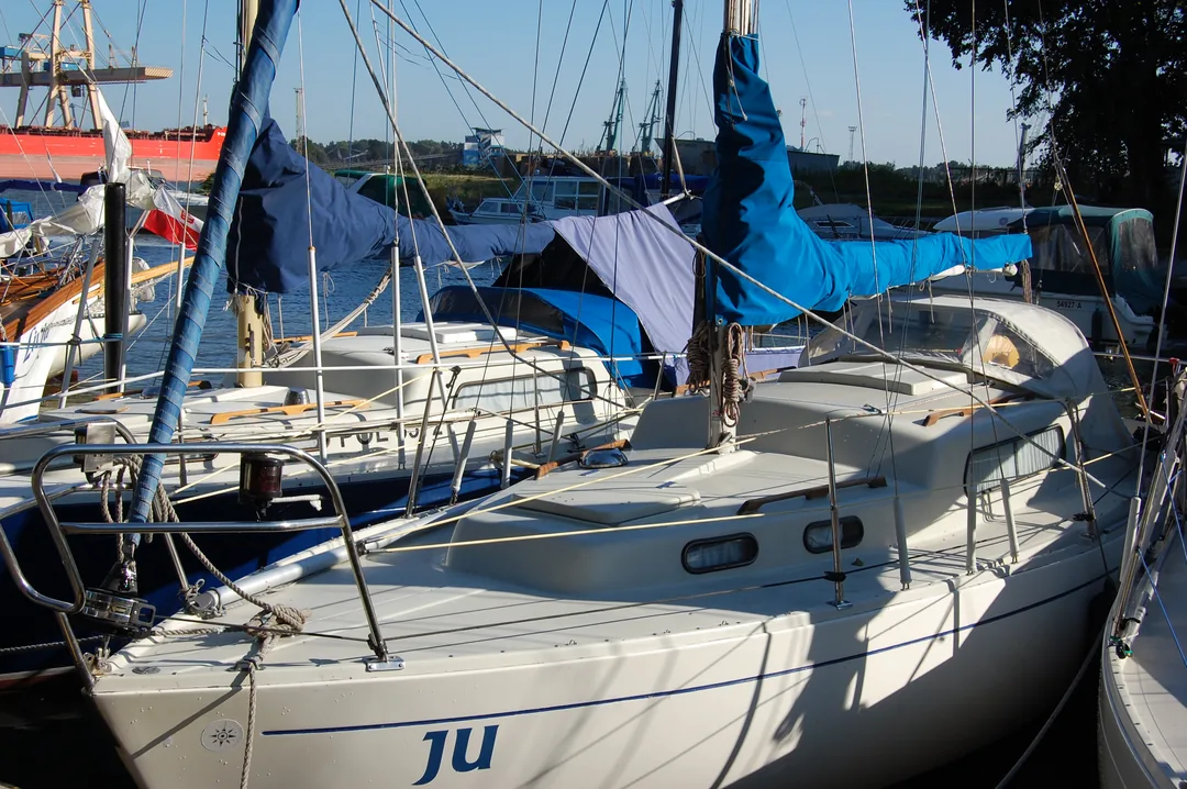 VEGA sailing