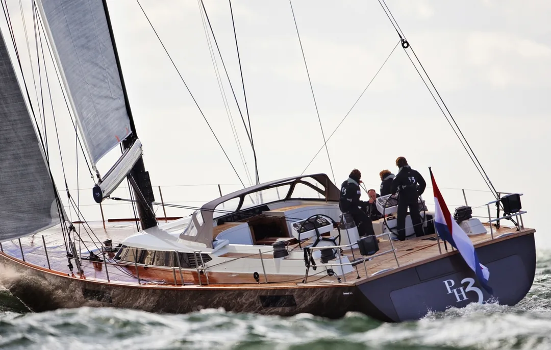 72CS (MOD) sailing