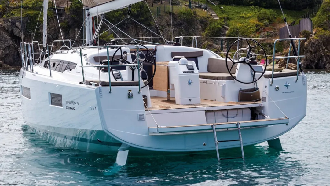 SUN ODYSSEY 410 sailing