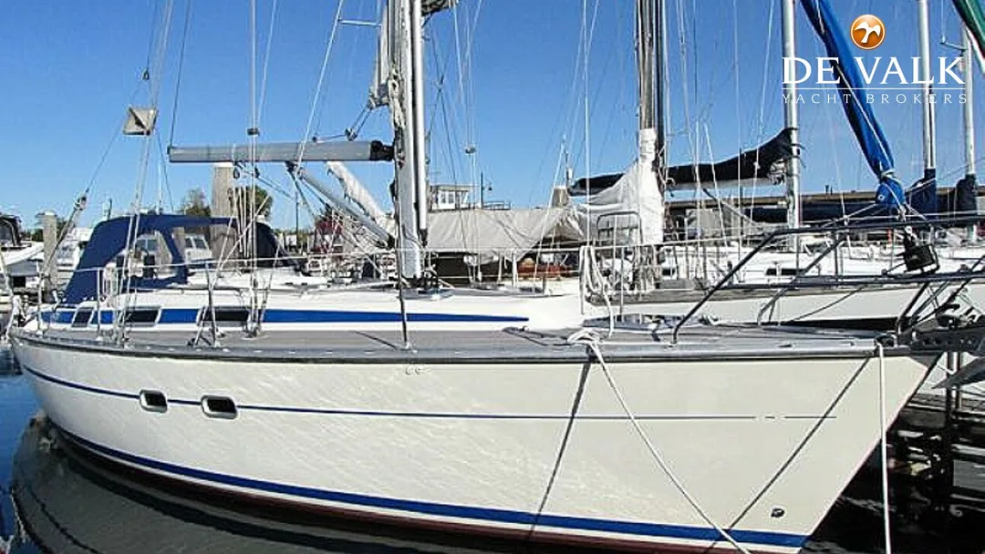 BAVARIA 350 sailing