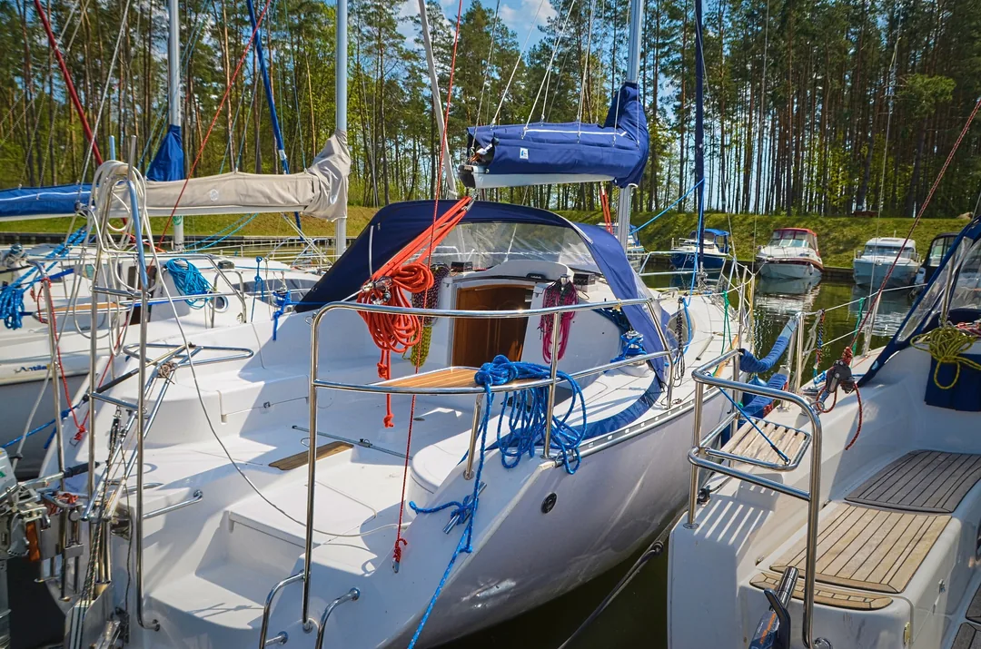TANGO 30 sailing