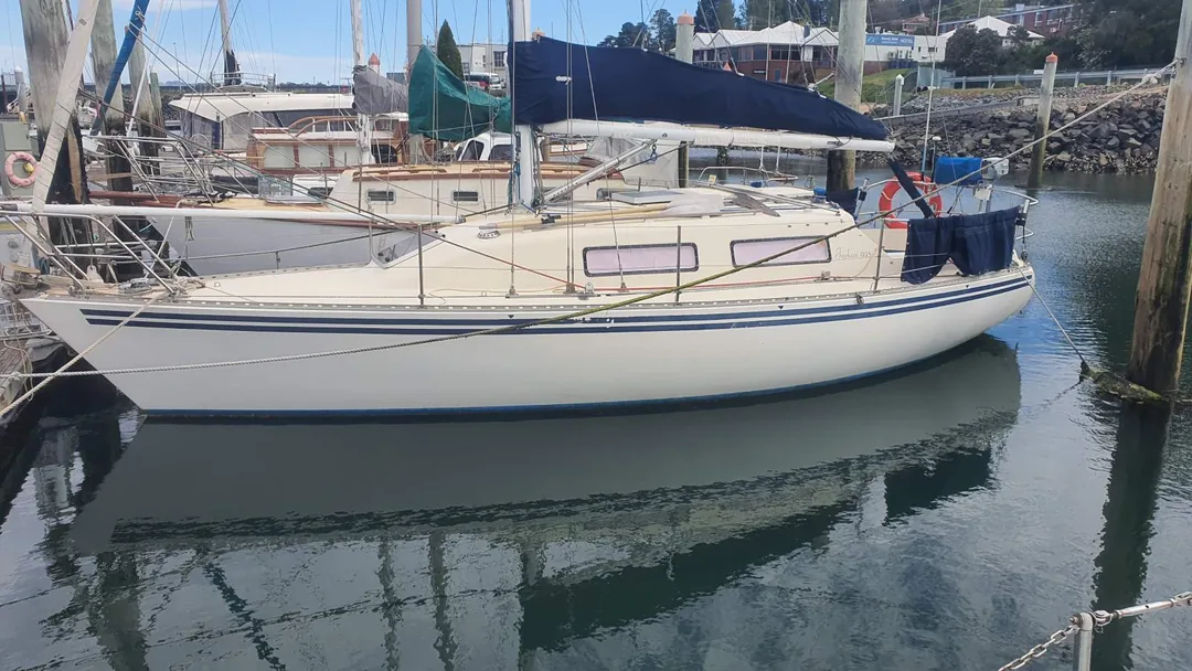 JARKAN 925 sailing
