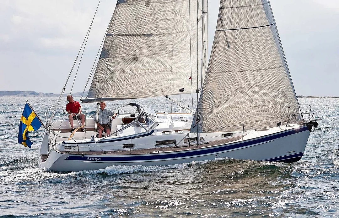 HR 310 sailing
