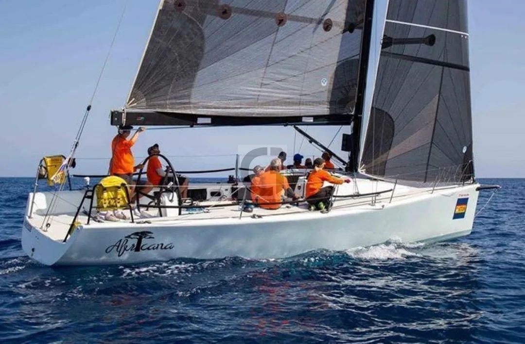 X-TREME 37 sailing