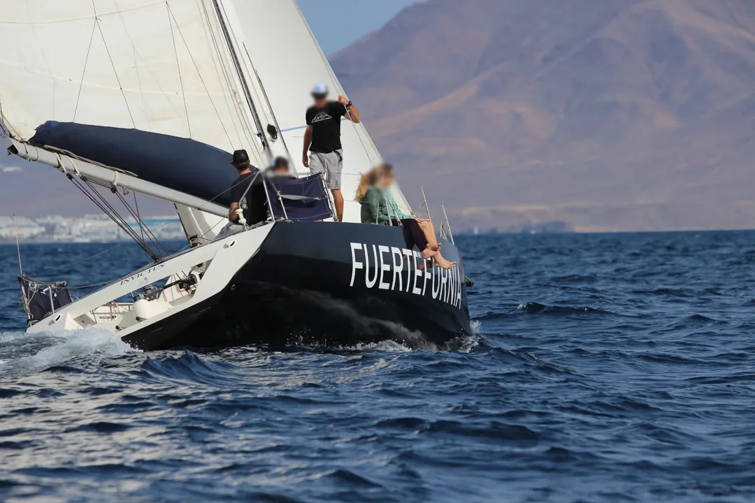 GIRO 34 sailing