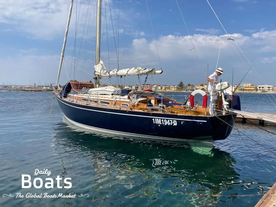 COMPASS 47 sailing