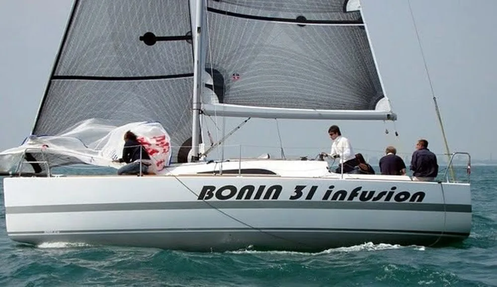 BONIN 31 sailing