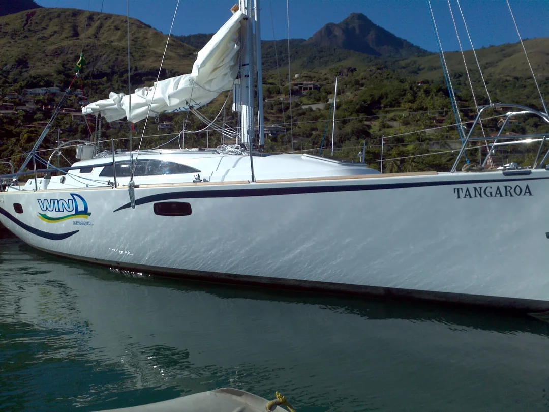 WIND 34 sailing
