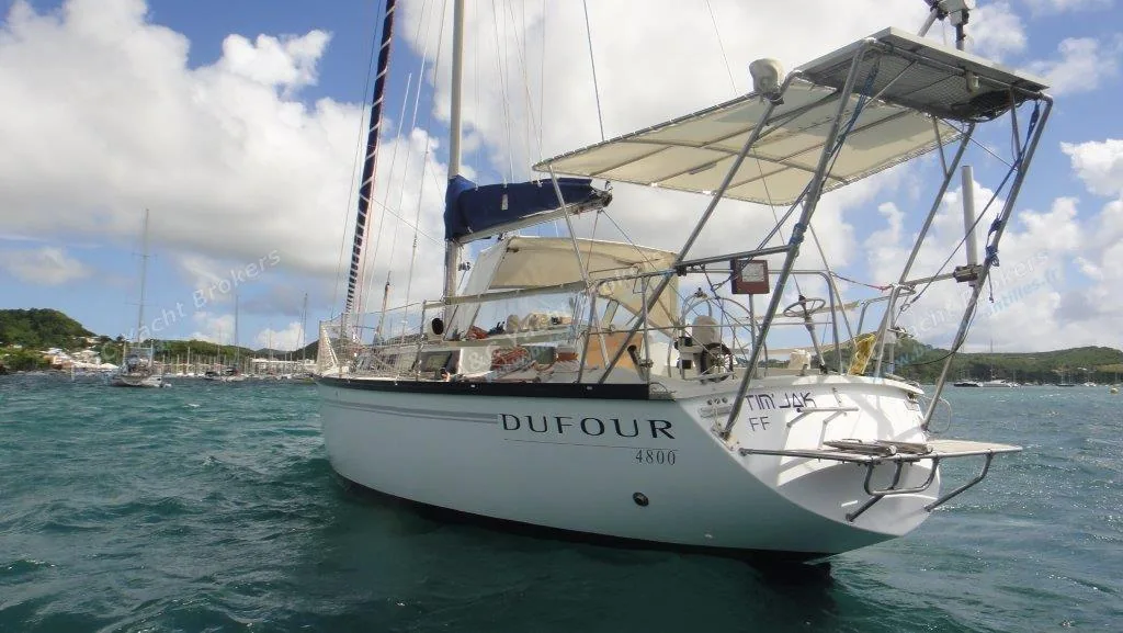 DUFOUR 4800 sailing