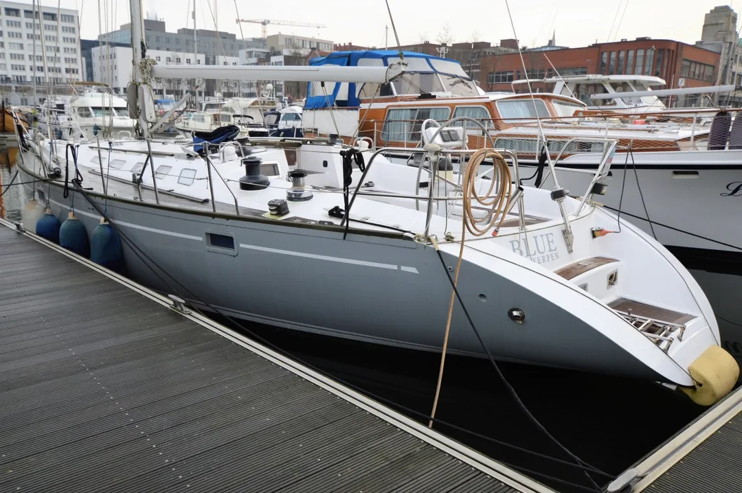 SUN KISS 47 sailing