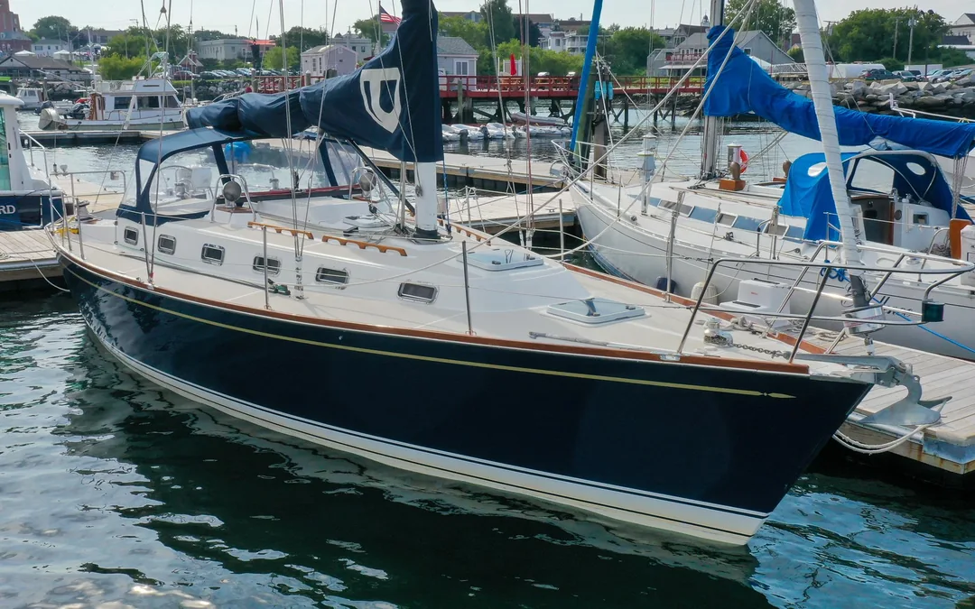 TARTAN 4100 sailing