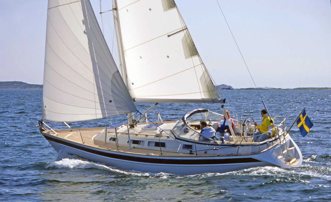 HR 34 sailing