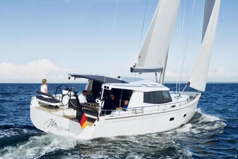 MOODY 45 DS sailing