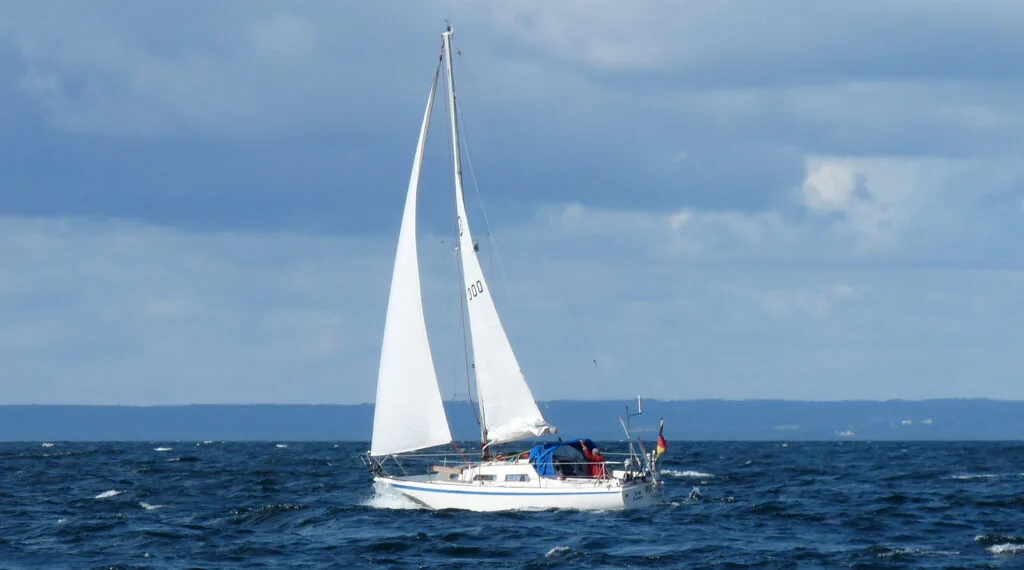 OHLSON 8:8 sailing