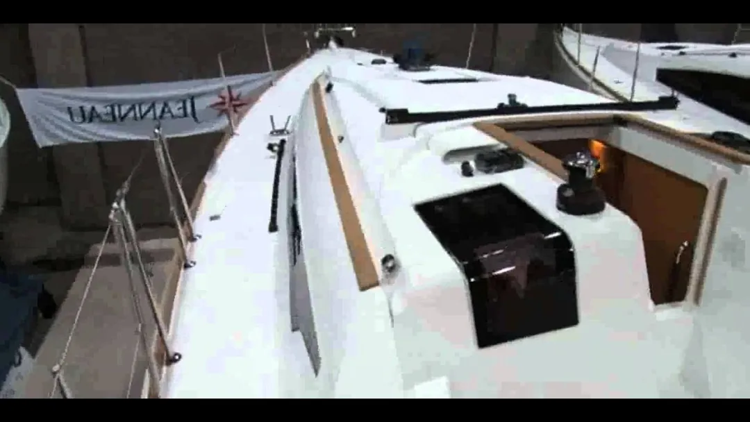 SUN ODYSSEY 379 sailing