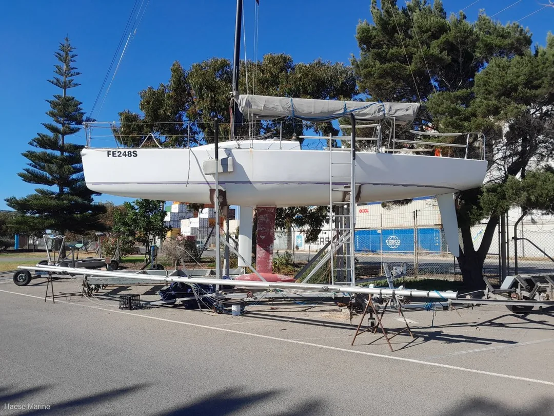 HICK 31 sailing