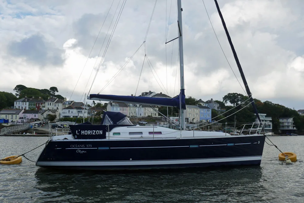 OCEANIS 373 sailing