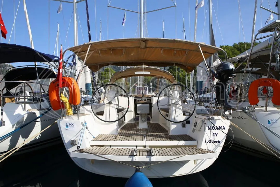 DUFOUR 335 GL sailing