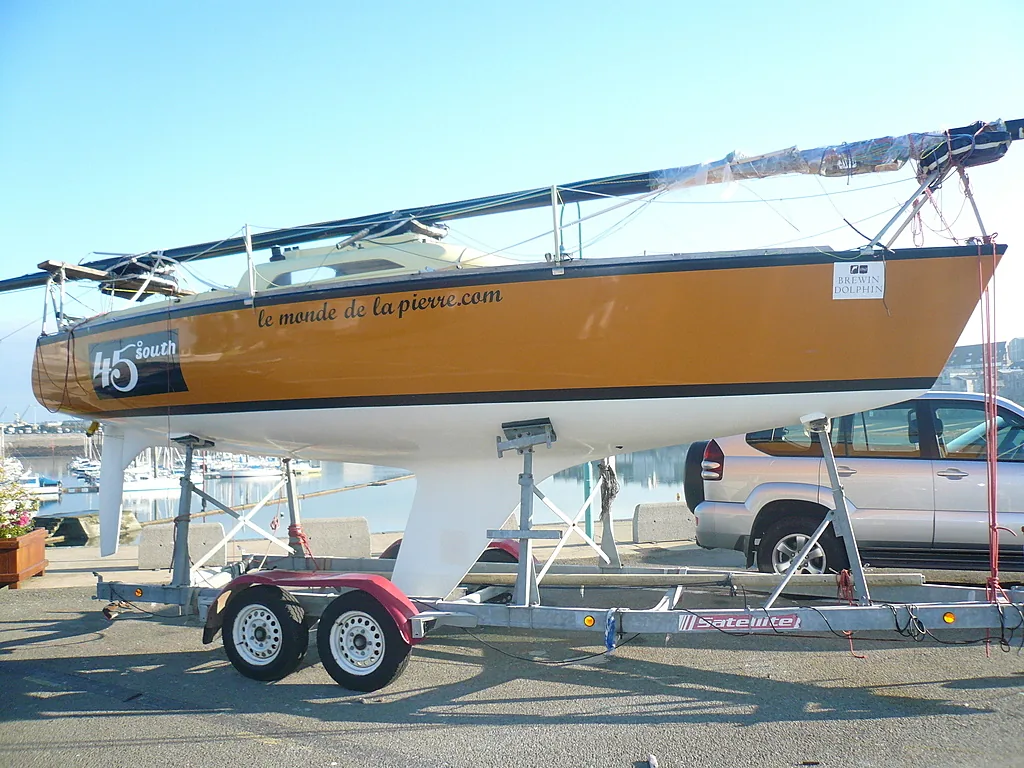 FARR 727 sailing