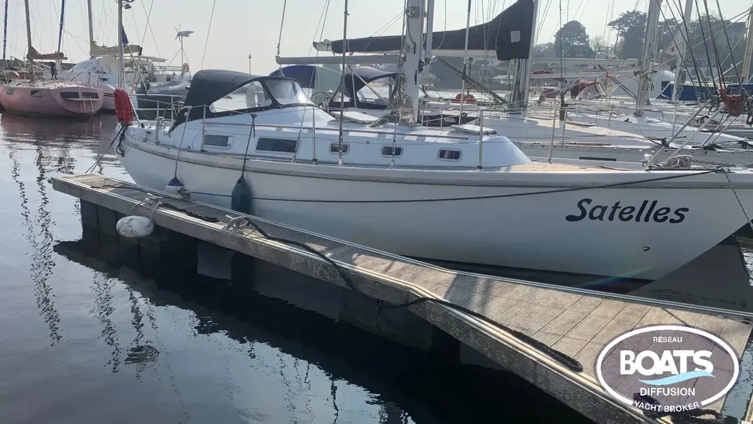 CONTEST 33 sailing