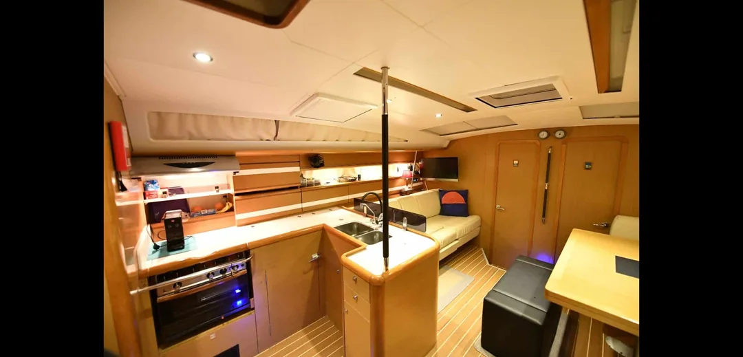 JEANNEAU 53 sailing