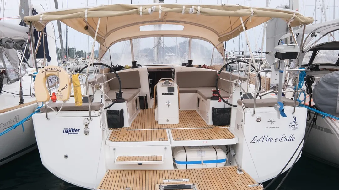 SUN ODYSSEY 490 sailing