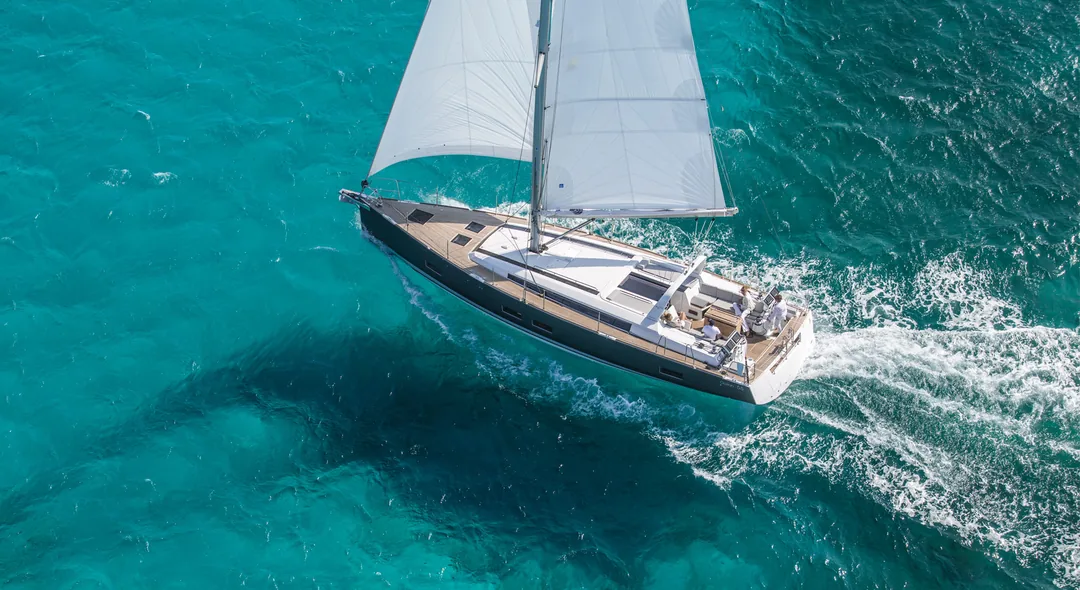OCEANIS 55 sailing