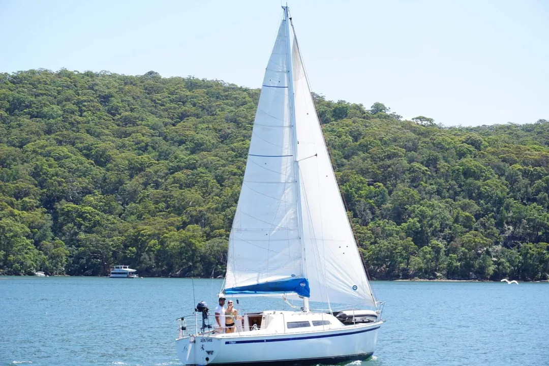 CAVALIER 28 sailing