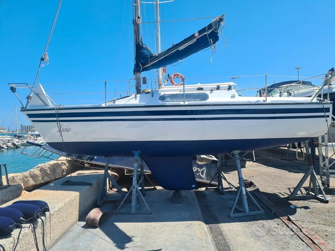 COMET 700 sailing