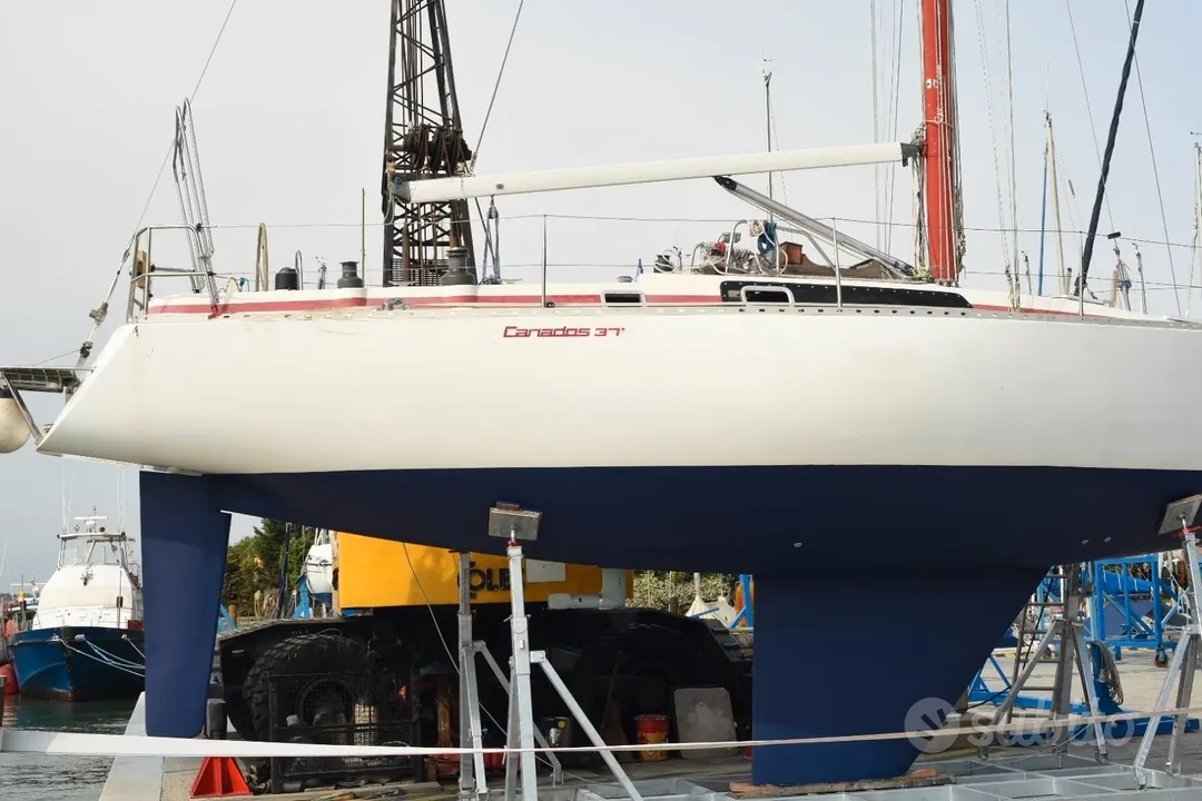 CANADOS 37 sailing