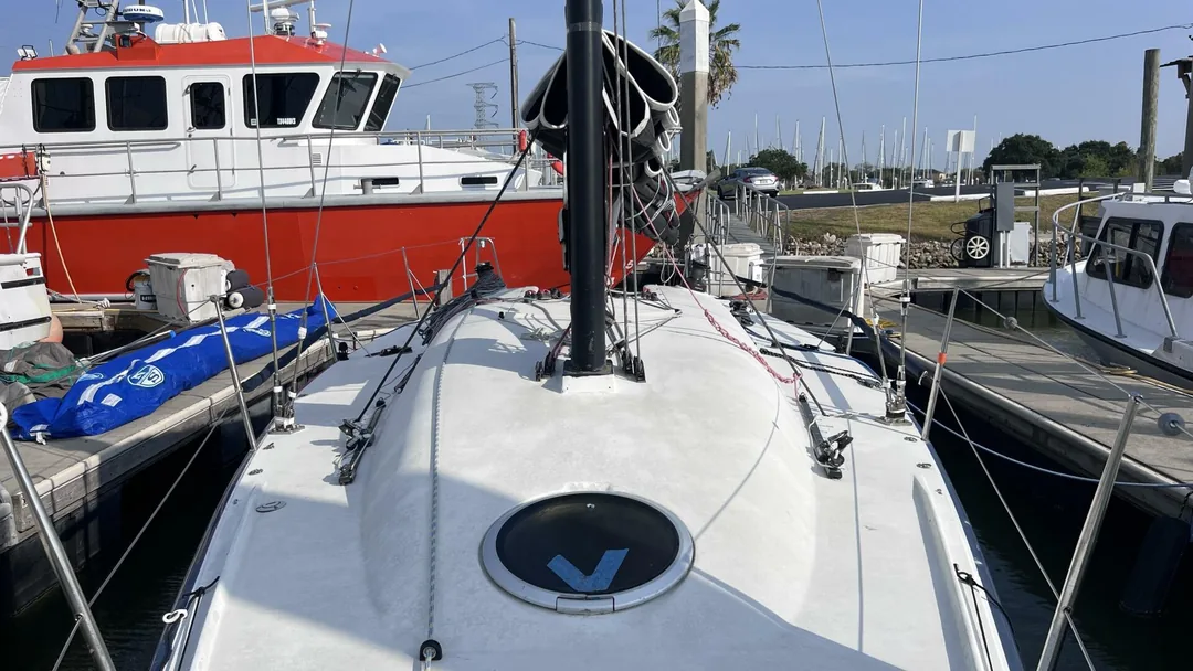 ONE DESIGN 35 sailing