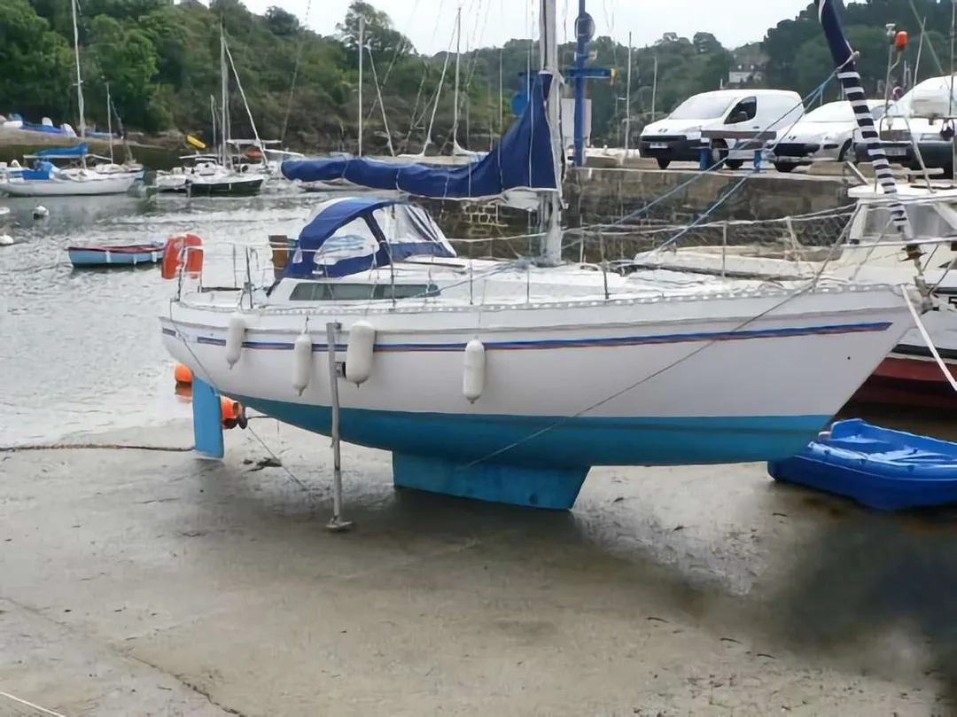 GIB SEA 28 sailing