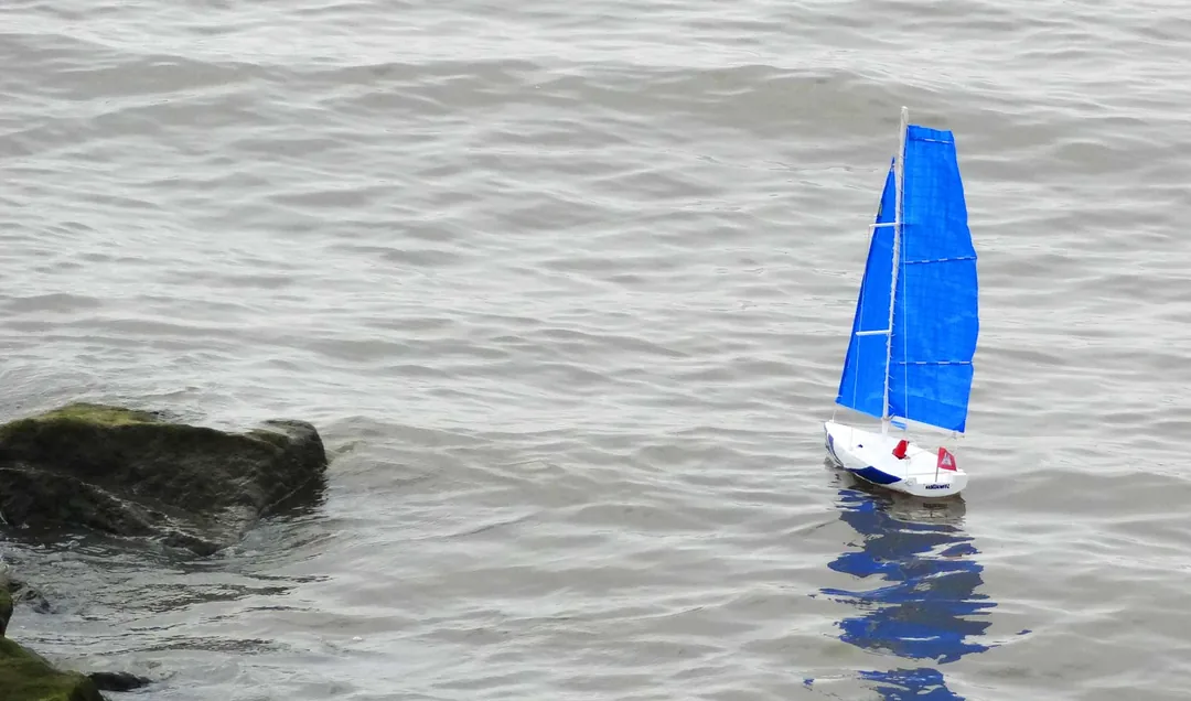YD-41 sailing