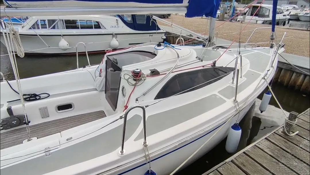 VIVA 700 sailing