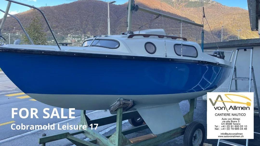 LEISURE 17 sailing