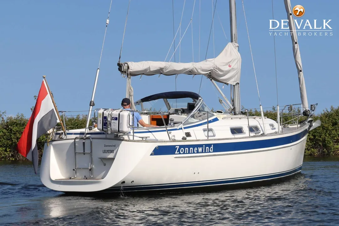HALLBERG-RASSY 342 sailing