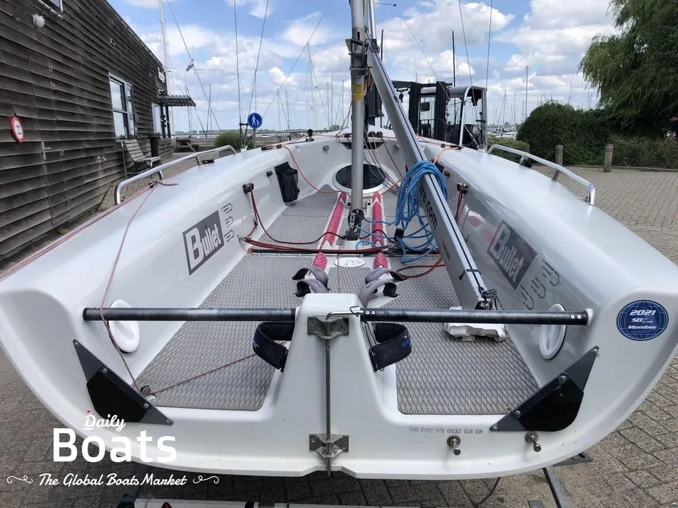 LASER SB 20 sailing