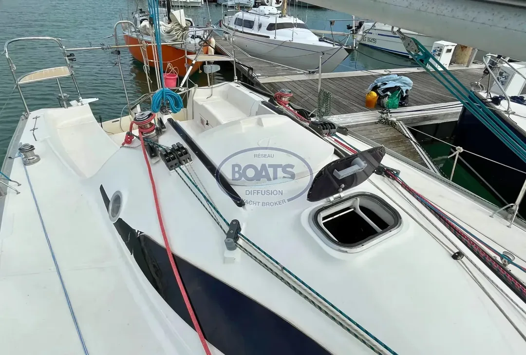 DELPHIA 28 sailing