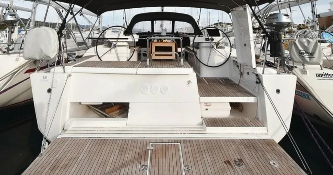 DUFOUR 520 GL sailing