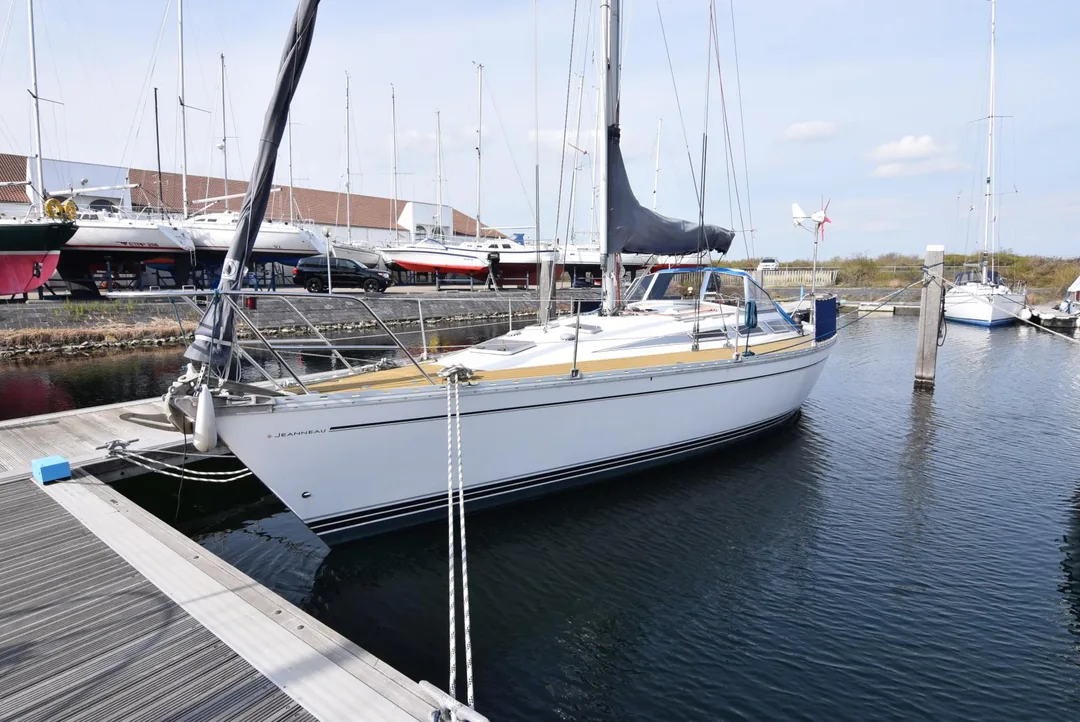 SUNSHINE sailing