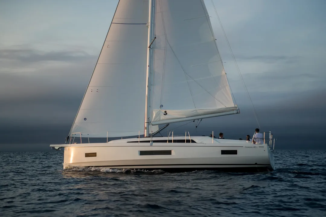OCEANIS 40.1 sailing