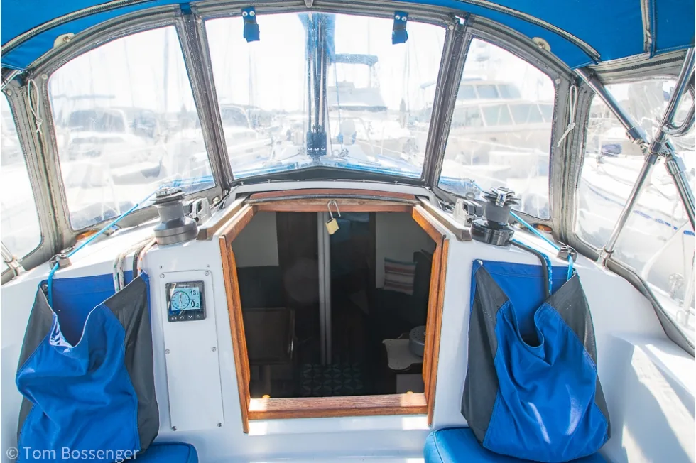 ERICSON 35-3 sailing