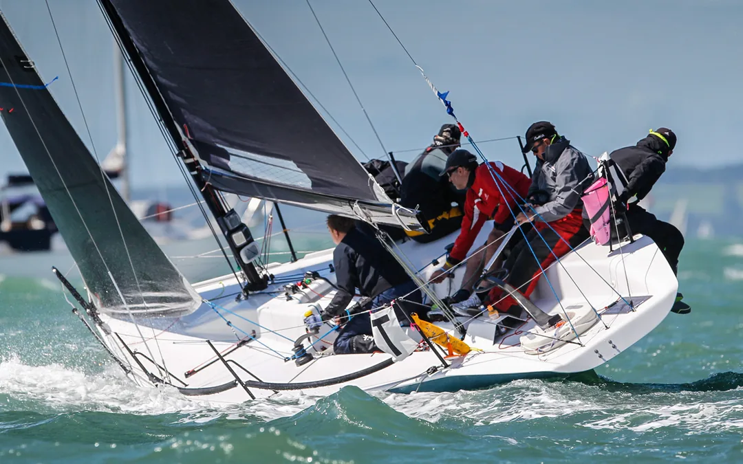 QUARTER TON sailing