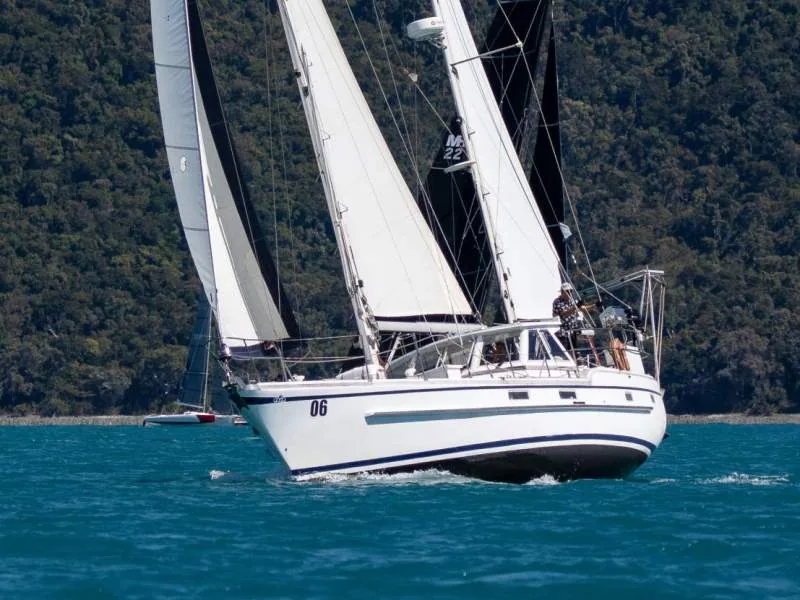 OLYMPIC 42 sailing